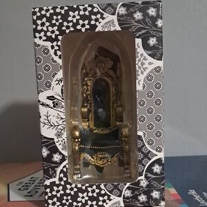 Taylor Swift Black and Gold Decorative Throne